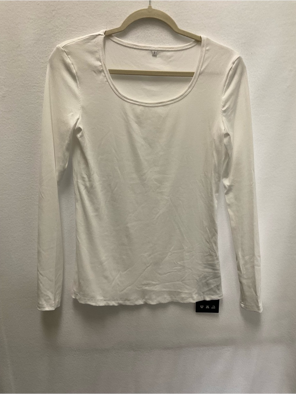Women's White Long-Sleeve Scoop Neck Tee